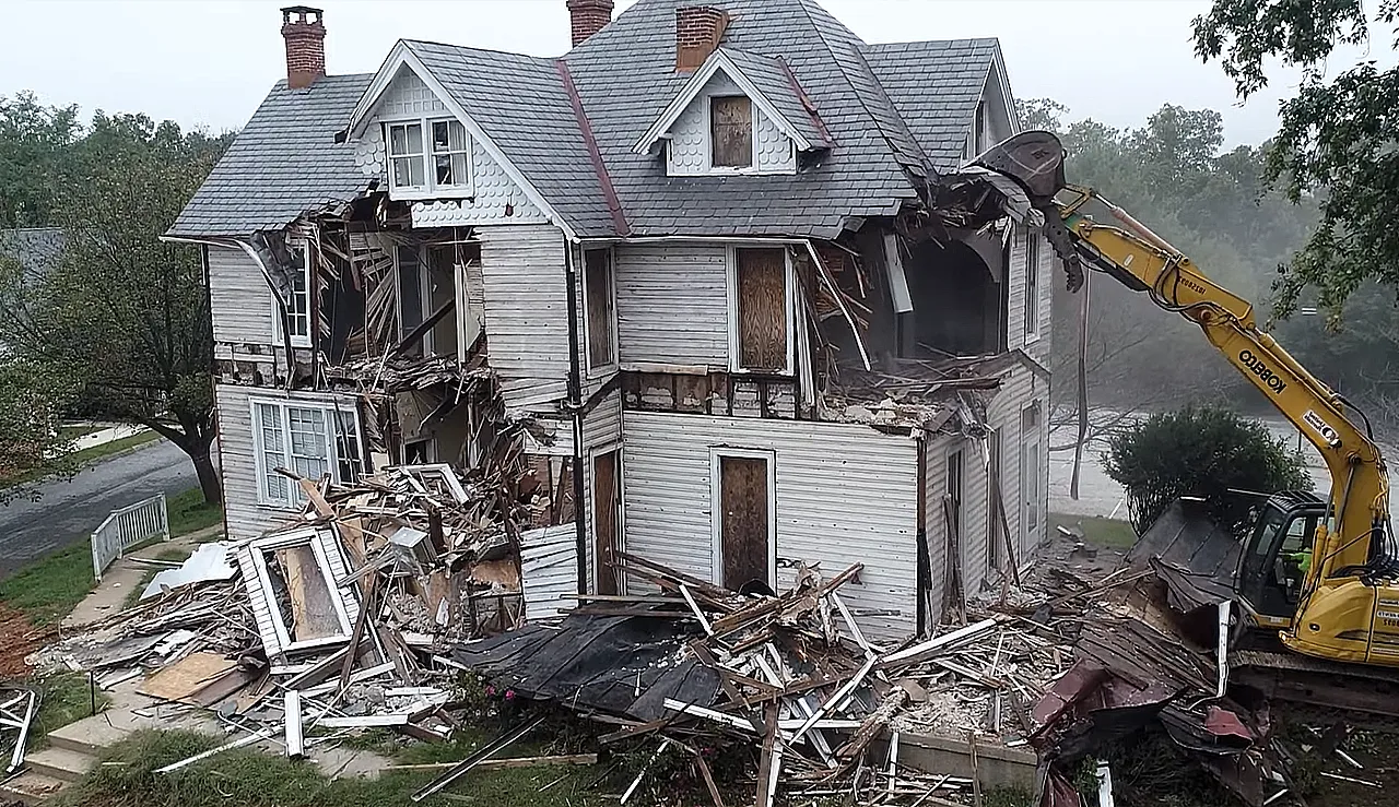 We provide residential and commercial demolition services in Alexandria, Virginia.